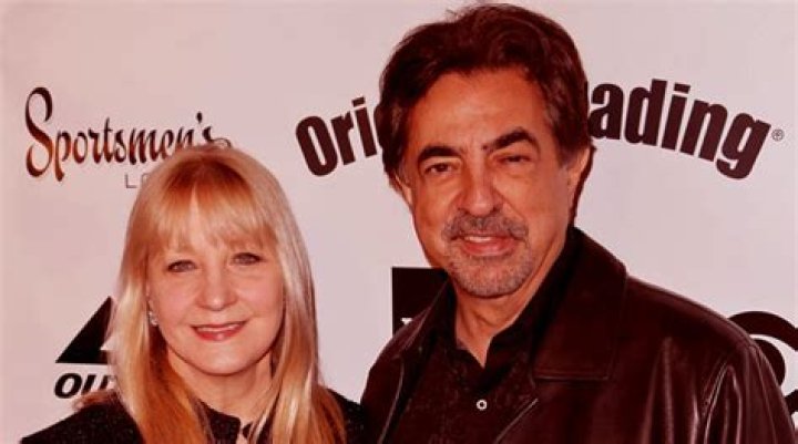 Unknown Facts about the Dating & Married Life of Joe Mantegna’s Wife Arlene Vrhel