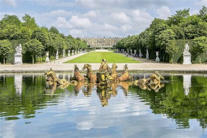 What King is Versailles about